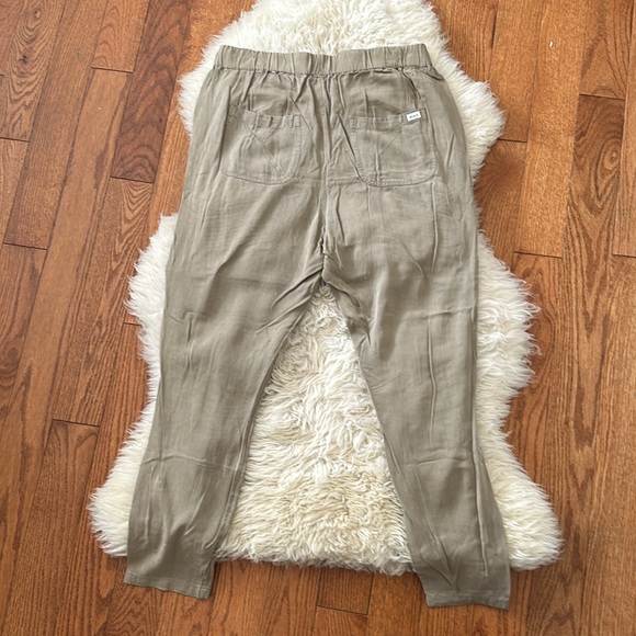 Beautiful Pants - Picture 5 of 6